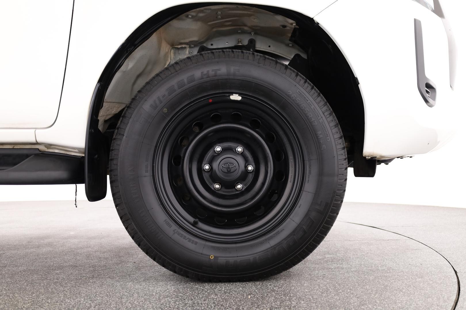 Toyota Hilux image 3