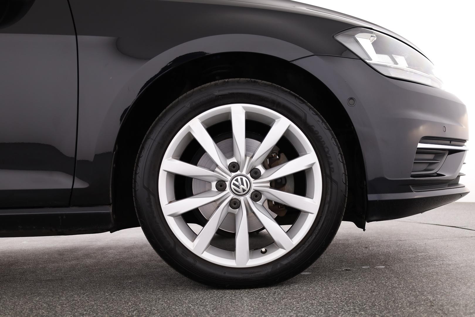 Volkswagen Golf image 3