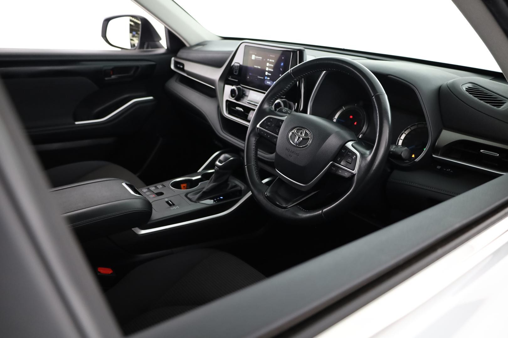 Toyota Kluger image 4