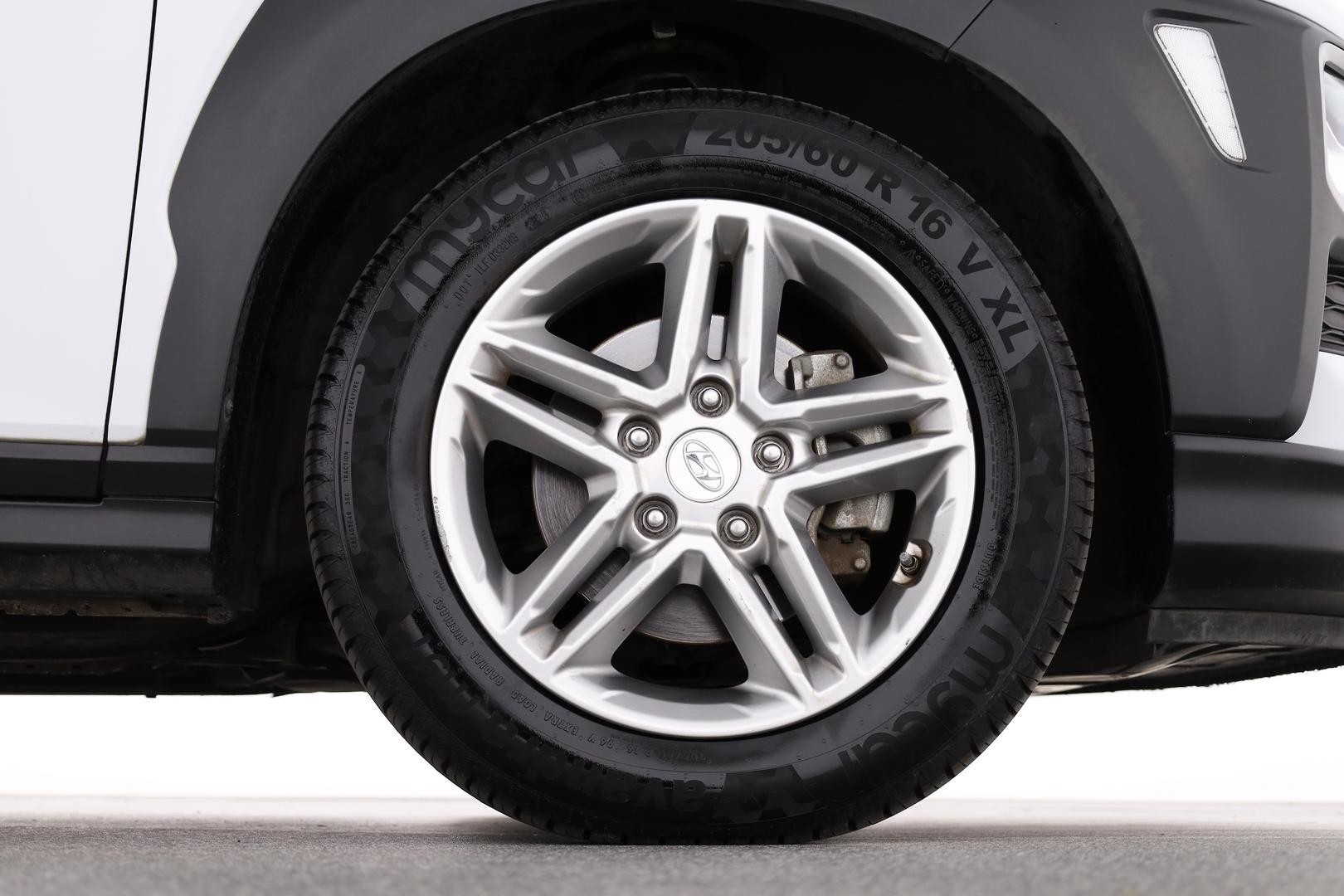 Hyundai Kona image 3