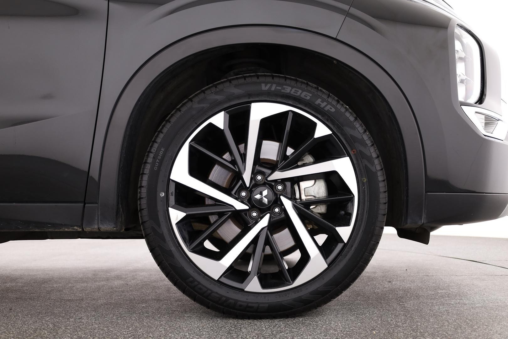 Mitsubishi Outlander image 3
