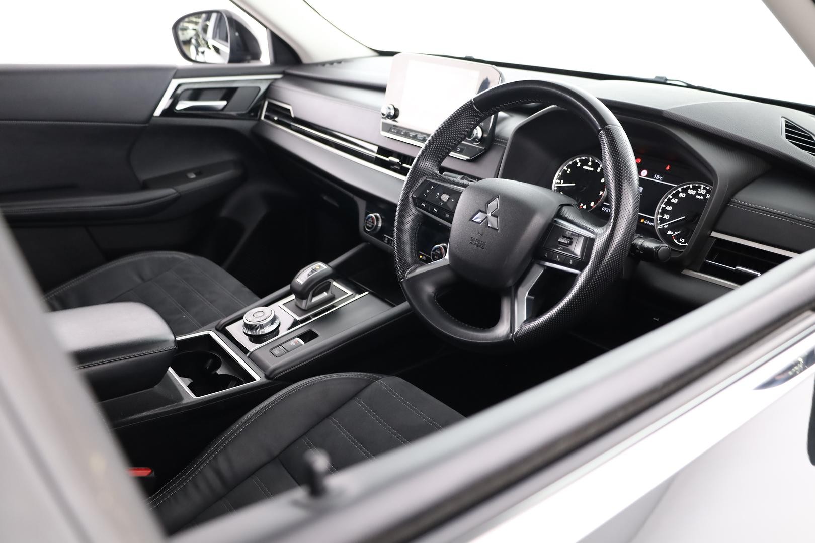 Mitsubishi Outlander image 4