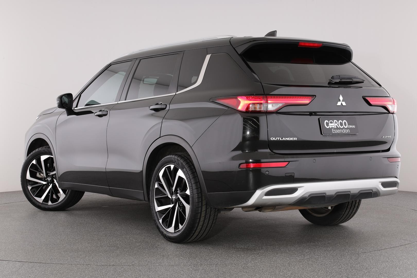 Mitsubishi Outlander image 2