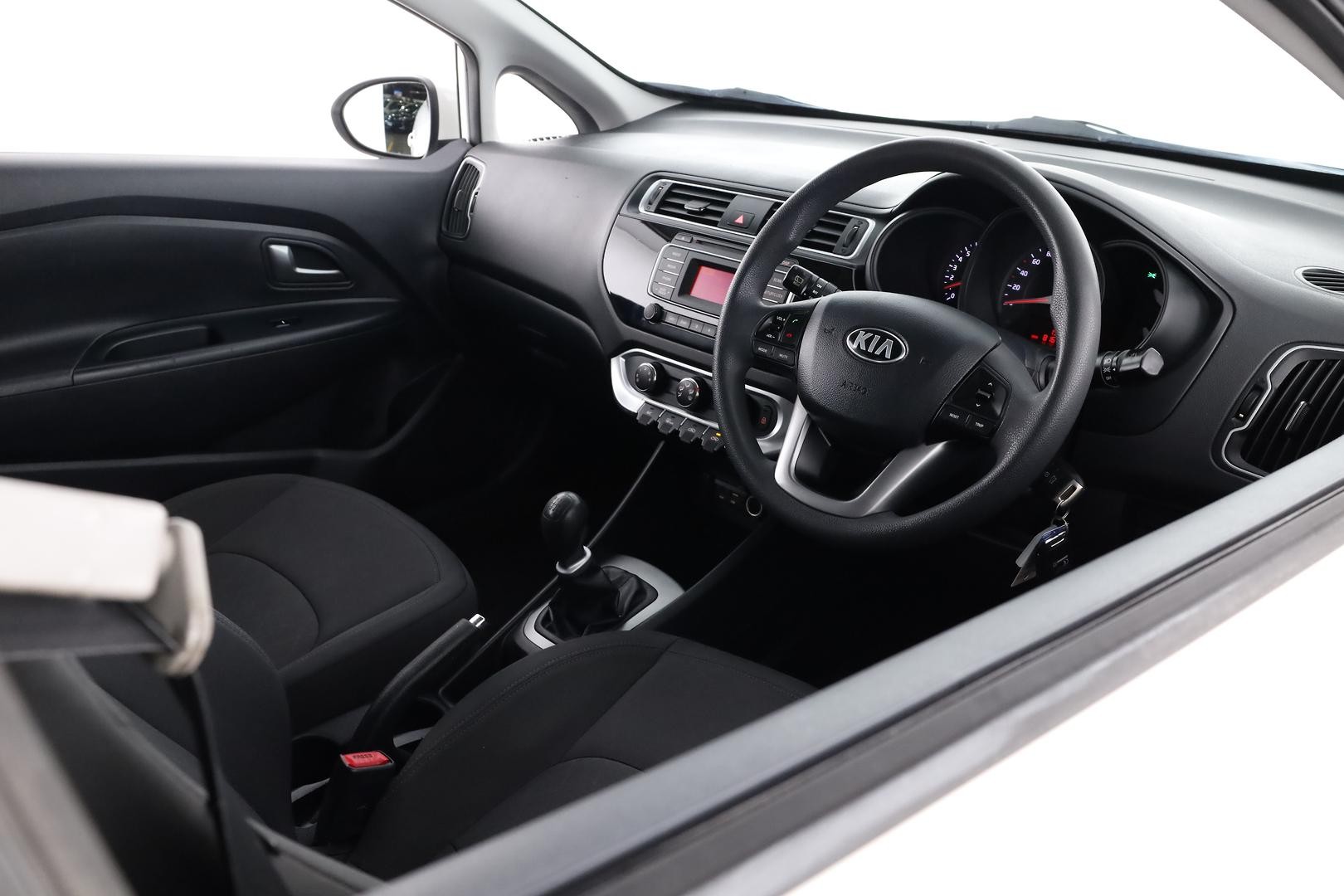 Kia Rio image 4