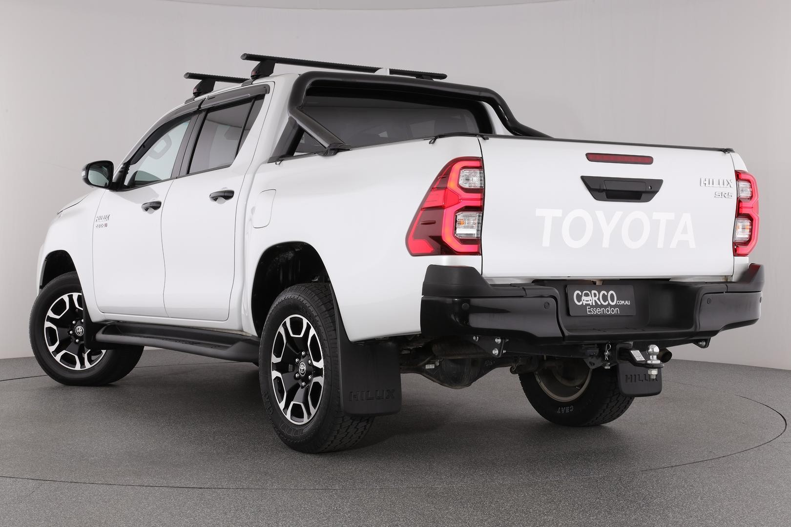 Toyota Hilux image 2