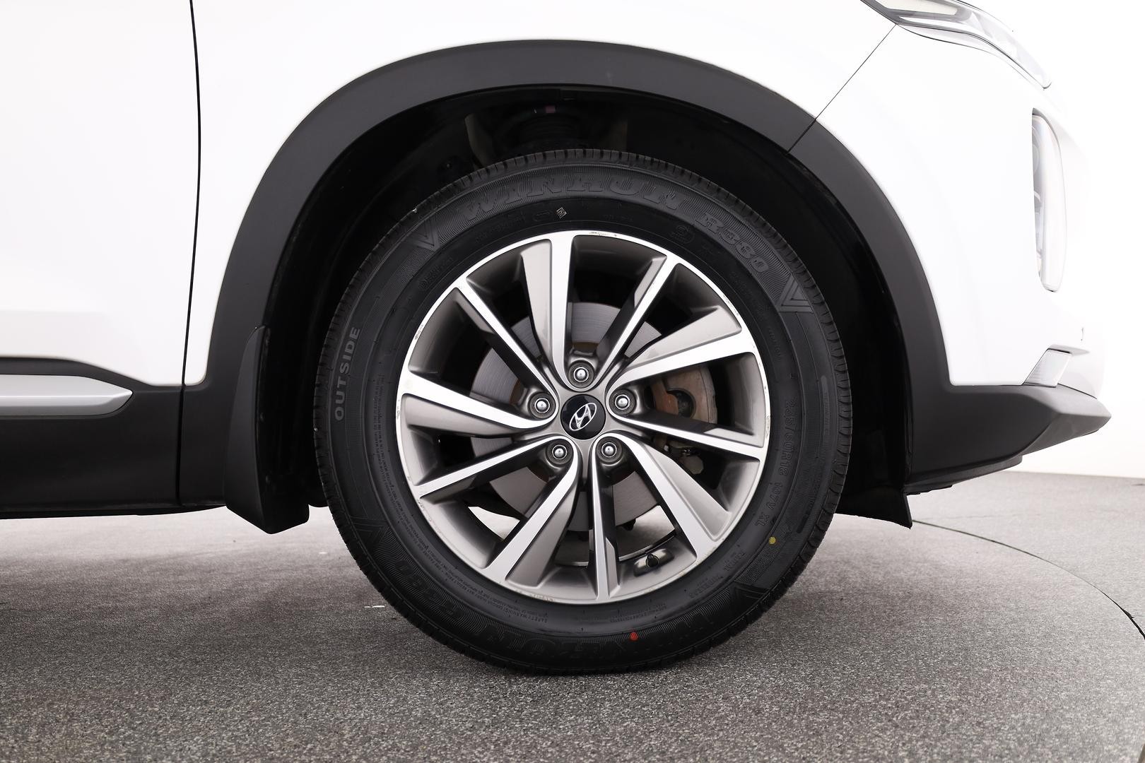 Hyundai Santa Fe image 3