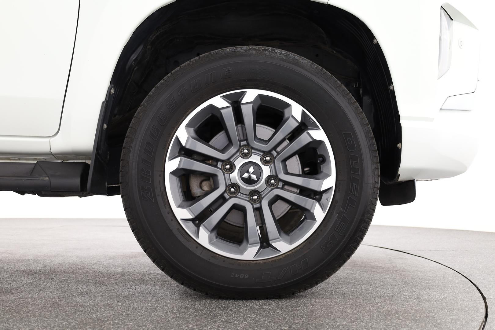 Mitsubishi Triton image 3