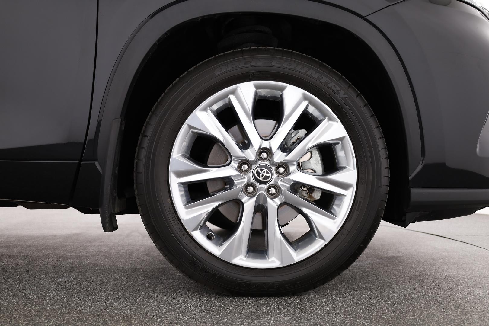 Toyota Kluger image 3