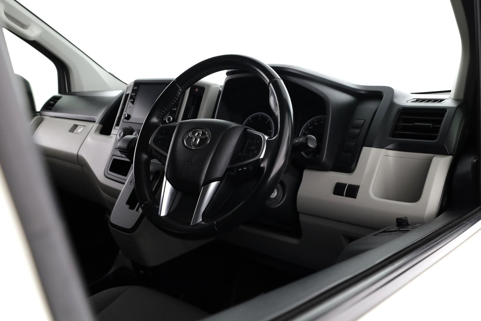 Toyota Hiace image 4