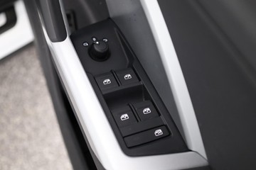 https://dvg-vehicle-assets.s3.amazonaws.com/C002415/96wbd7y564twyvsoqonh9ilbf.jpg