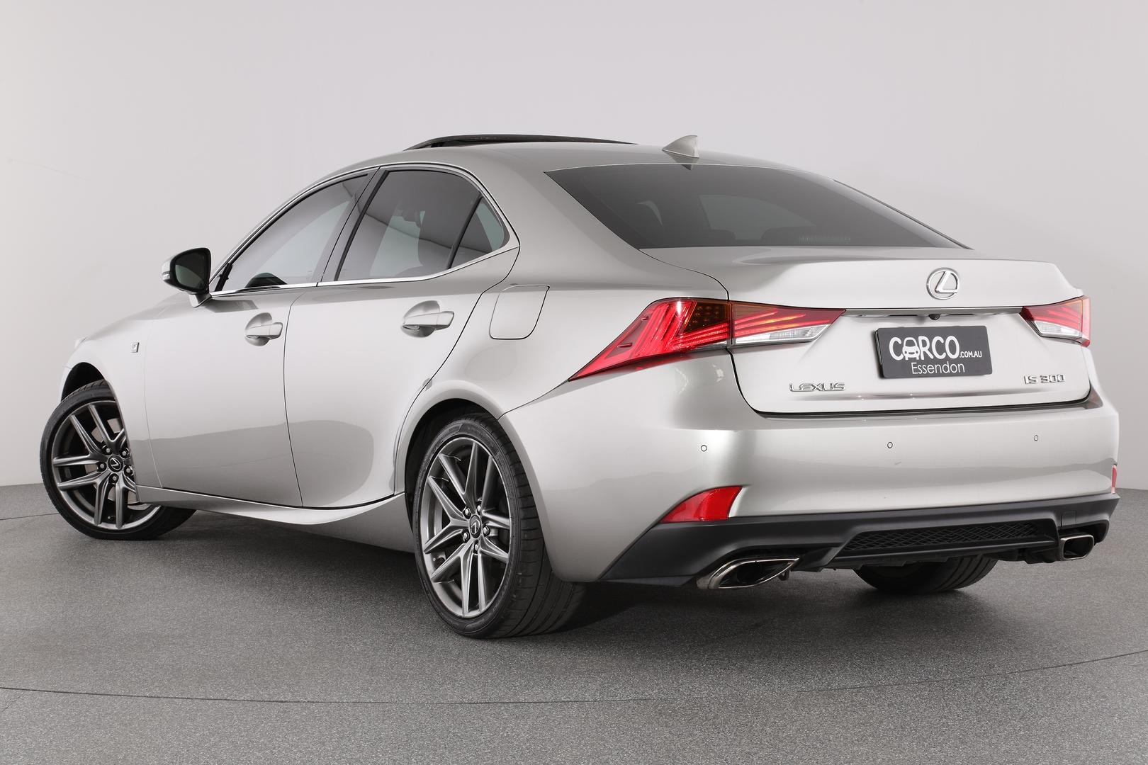 Lexus Is image 2