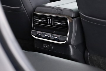 https://dvg-vehicle-assets.s3.amazonaws.com/C002442/48gx0zouia48bgqib2om9xojw.jpg