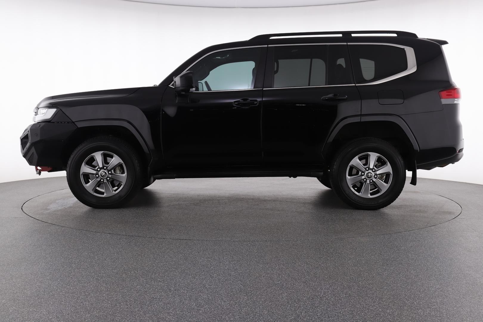 Toyota Landcruiser image 2