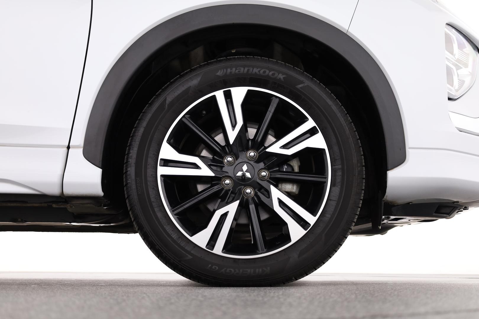 Mitsubishi Eclipse Cross image 3