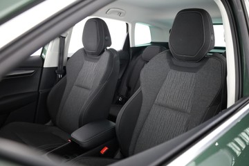 https://dvg-vehicle-assets.s3.amazonaws.com/C002463/d9x3ixla5ovx9sgfpnieamak9.jpg