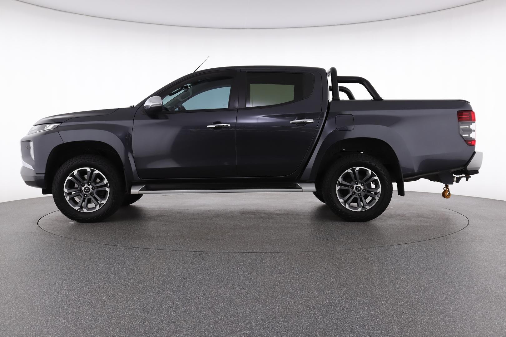 Mitsubishi Triton image 2