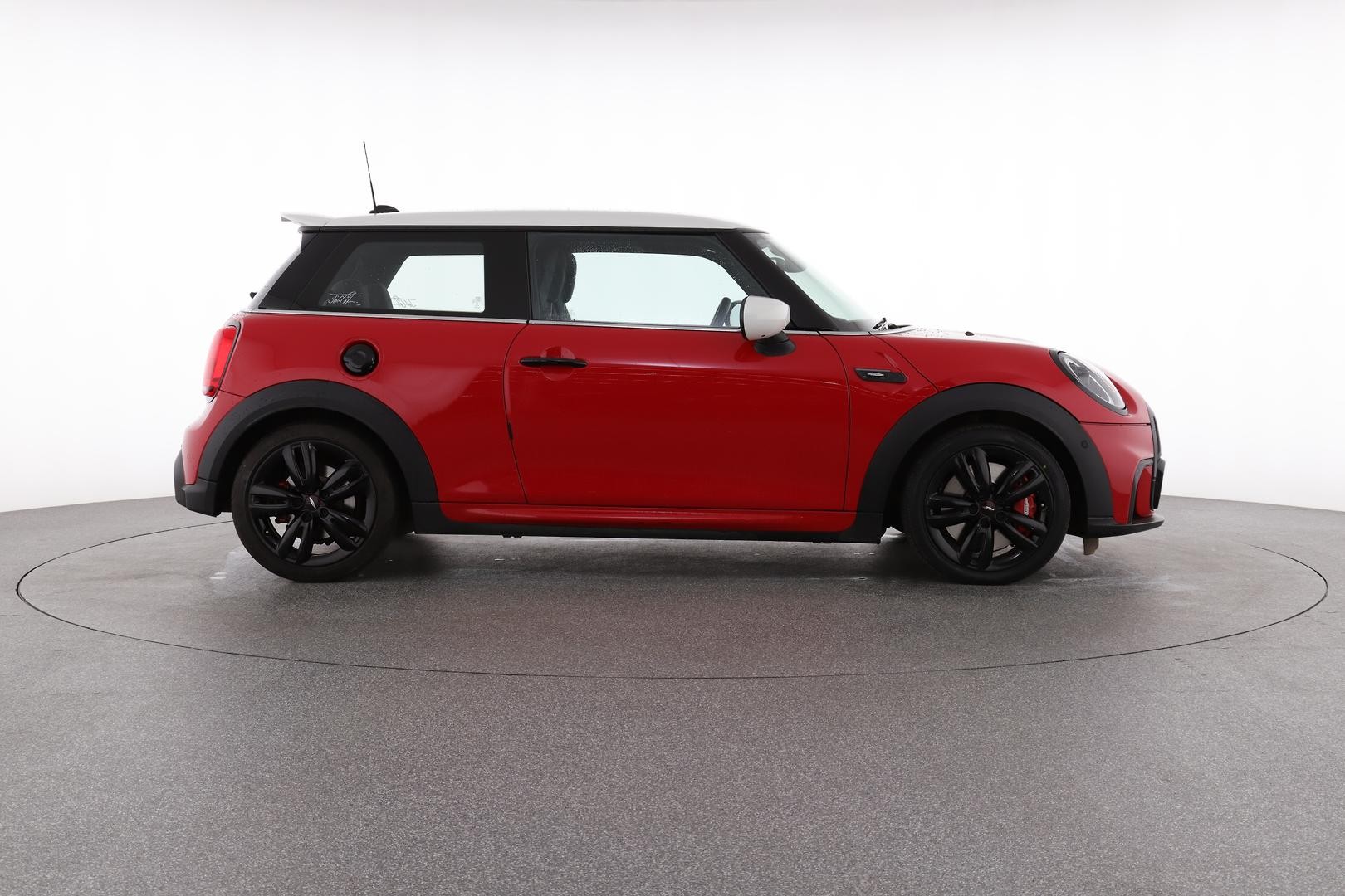 Mini Hatch image 2