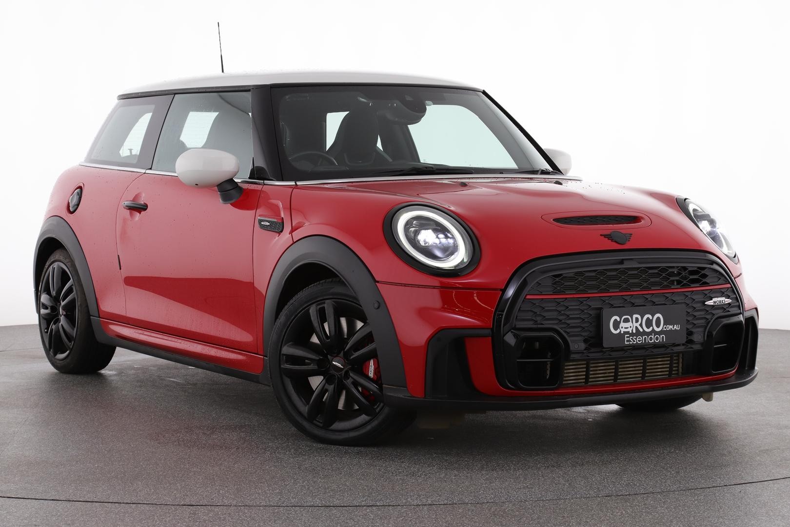 Mini Hatch image 1
