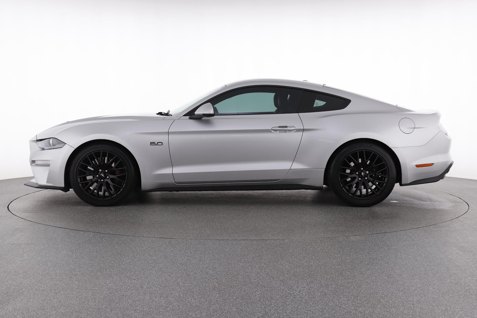 Ford Mustang image 2