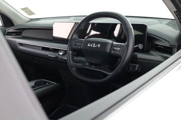 https://dvg-vehicle-assets.s3.amazonaws.com/C002654/9xbzsxmza4ie4ga38pgjjtqum.jpg