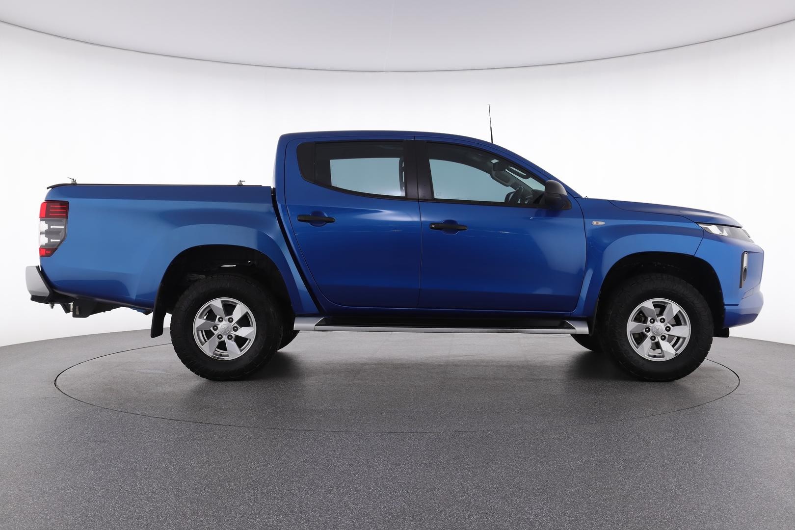 Mitsubishi Triton image 2
