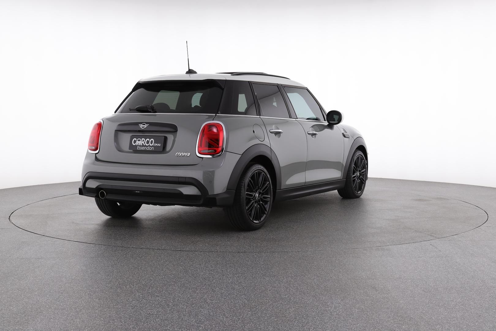 Mini Hatch image 4