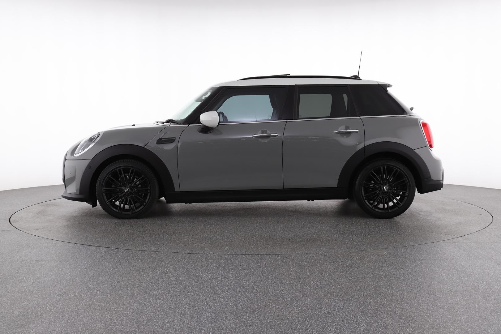 Mini Hatch image 2