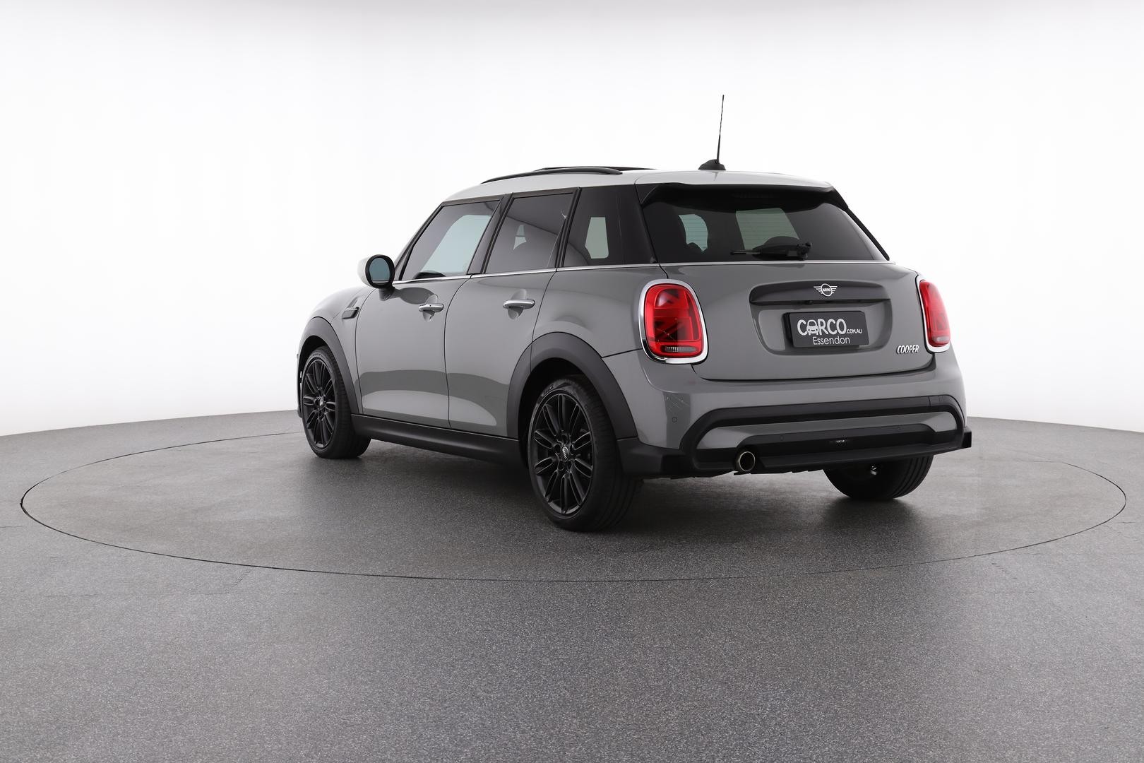 Mini Hatch image 3
