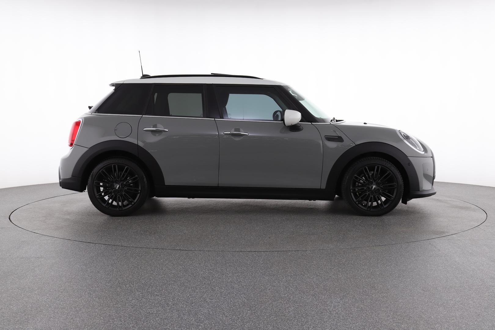 Mini Hatch image 2