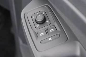 https://dvg-vehicle-assets.s3.amazonaws.com/C002741/f0du9whh3mxzcl41z6xm4dhod.jpg