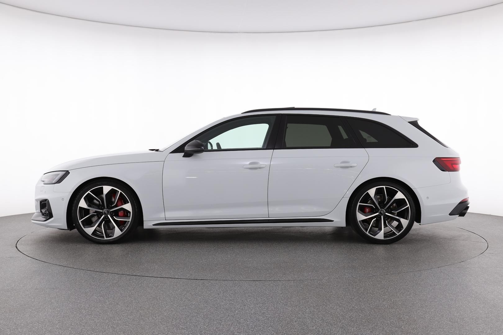 Audi Rs4 image 4