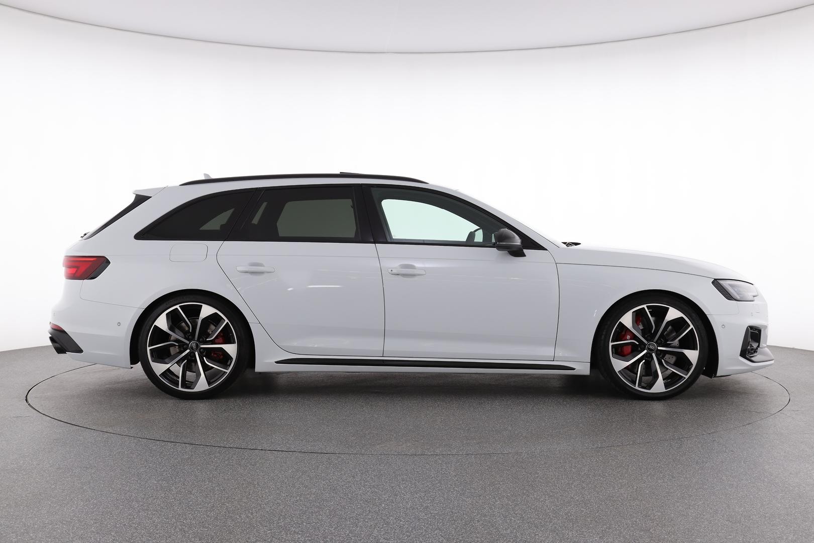 Audi Rs4 image 3
