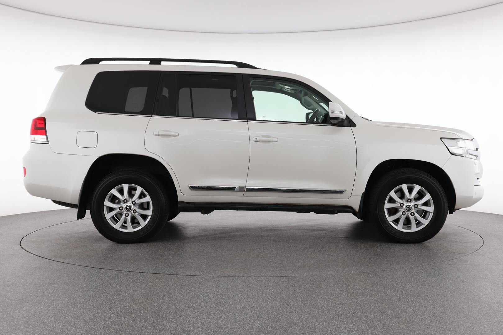 Toyota Landcruiser image 2