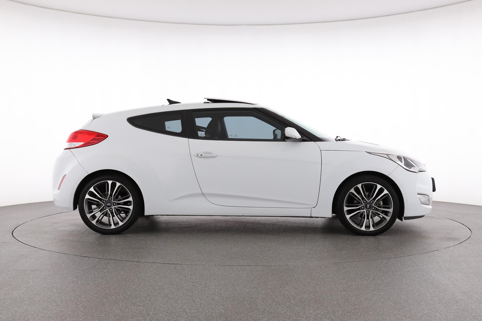 Hyundai Veloster image 2