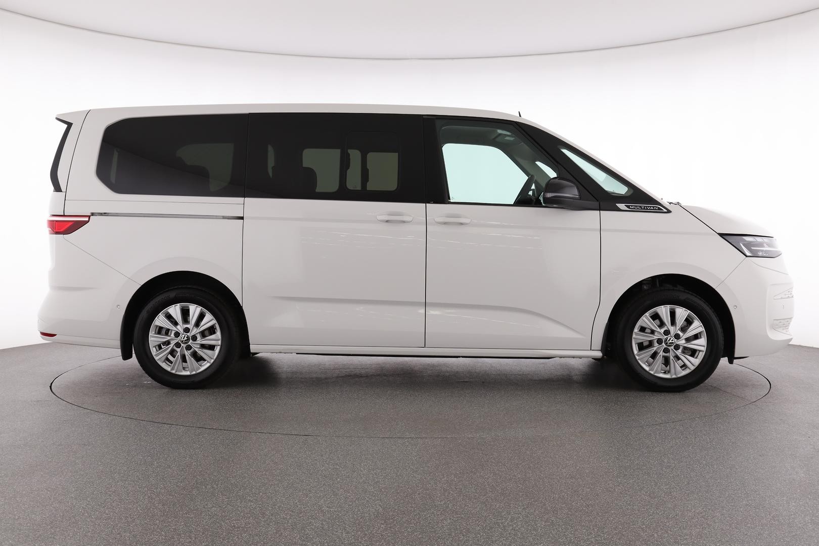 Volkswagen Multivan image 2