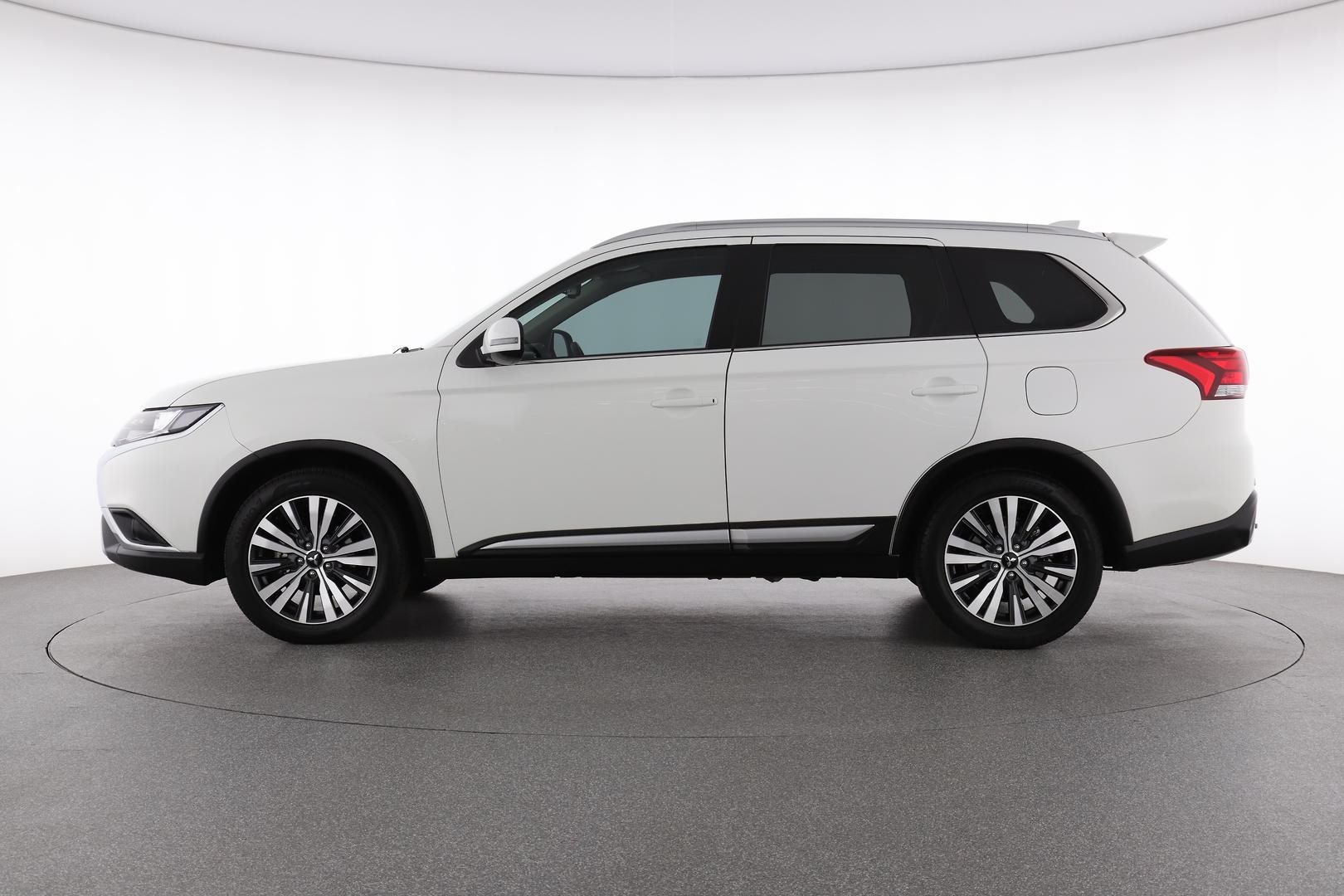 Mitsubishi Outlander image 3