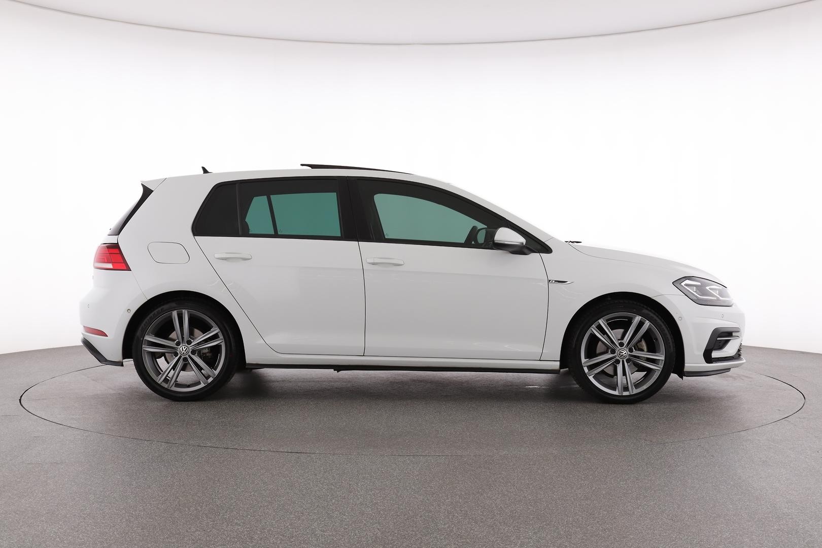 Volkswagen Golf image 2