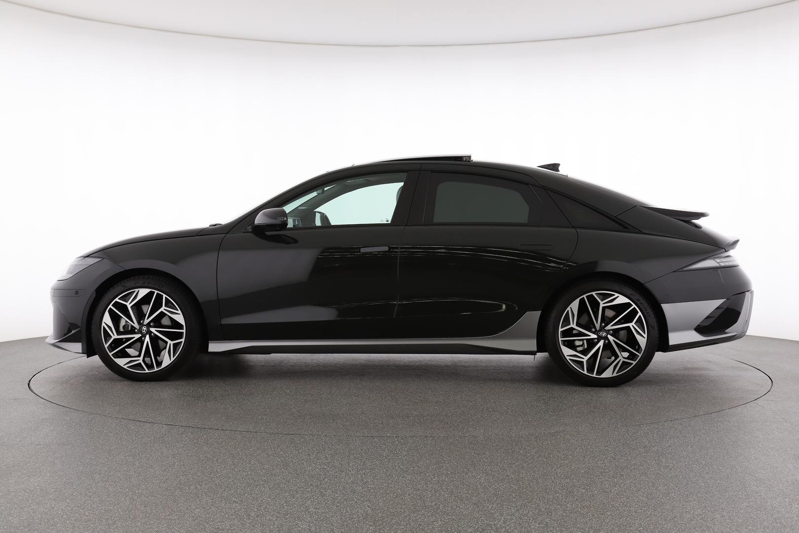 Hyundai Ioniq 6 image 3