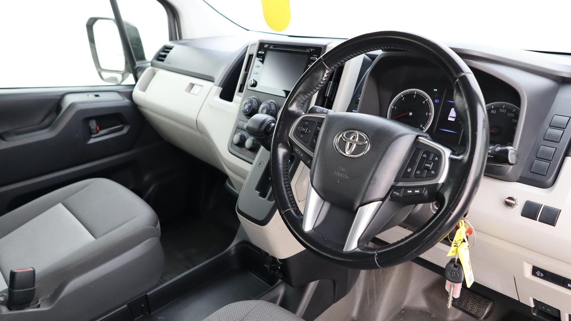 Toyota Hiace image 4