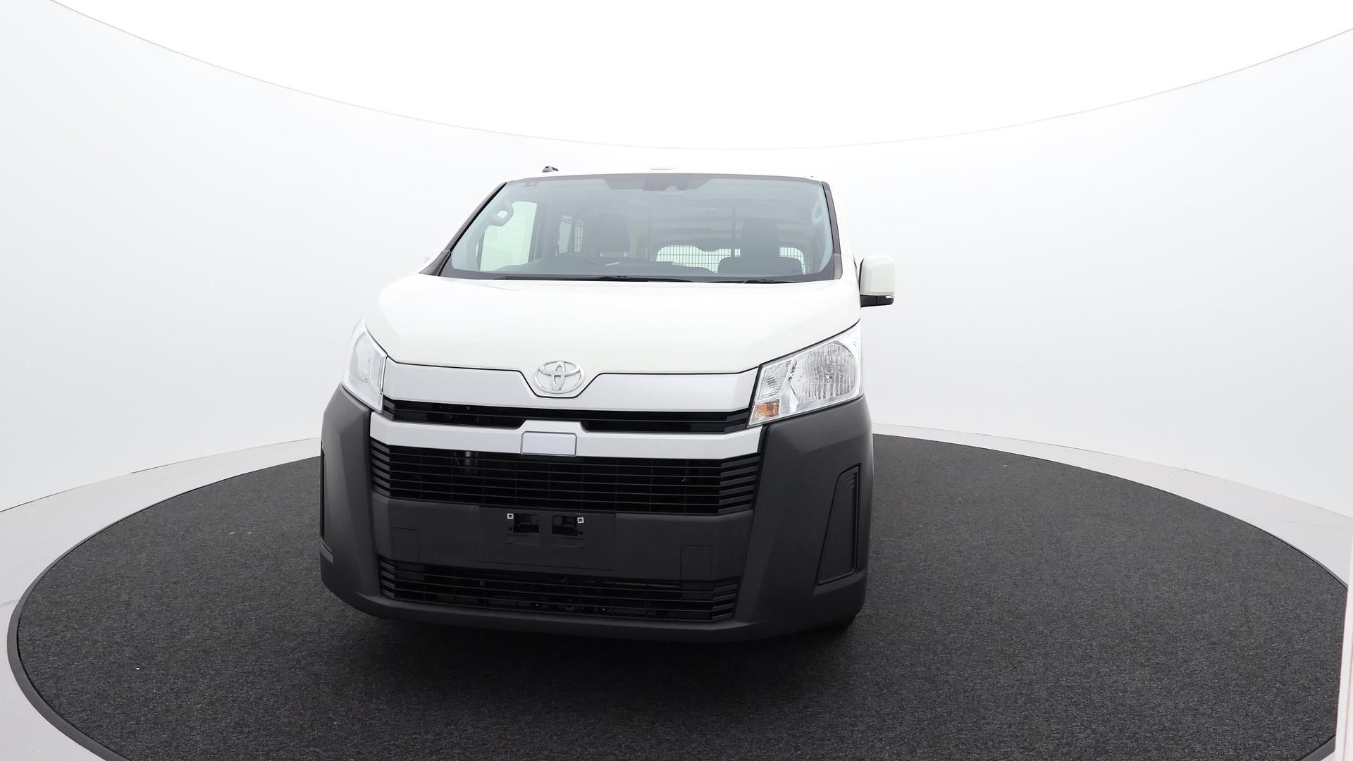 Toyota Hiace image 2