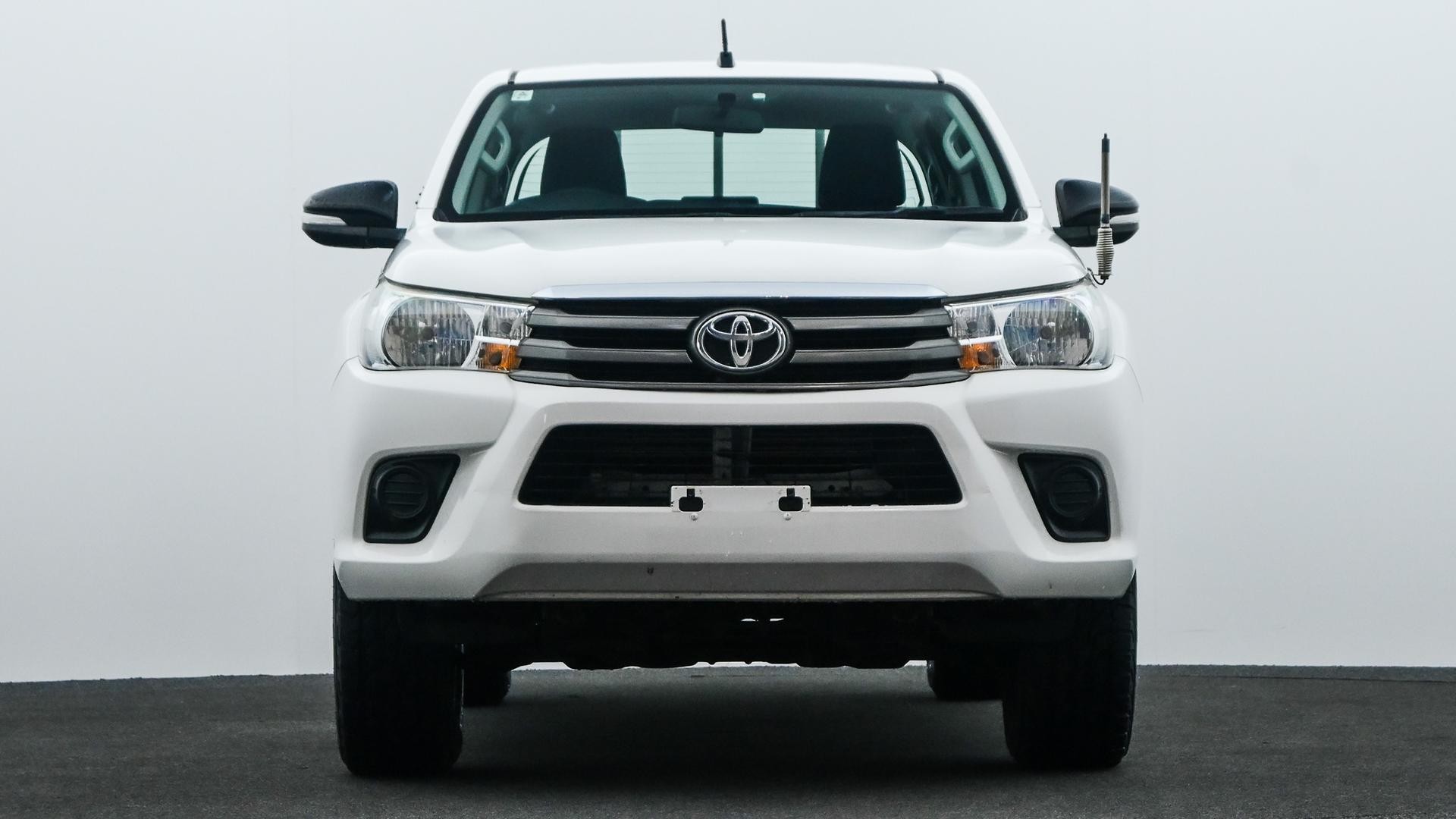 Toyota Hilux image 2