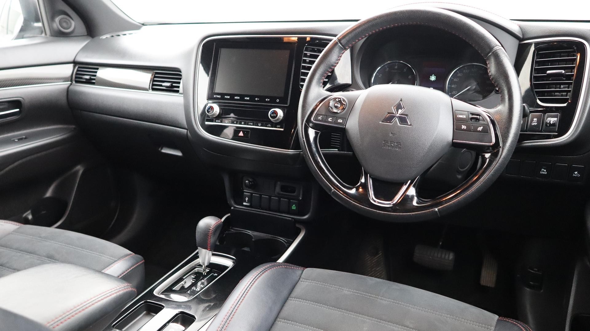 Mitsubishi Outlander image 4