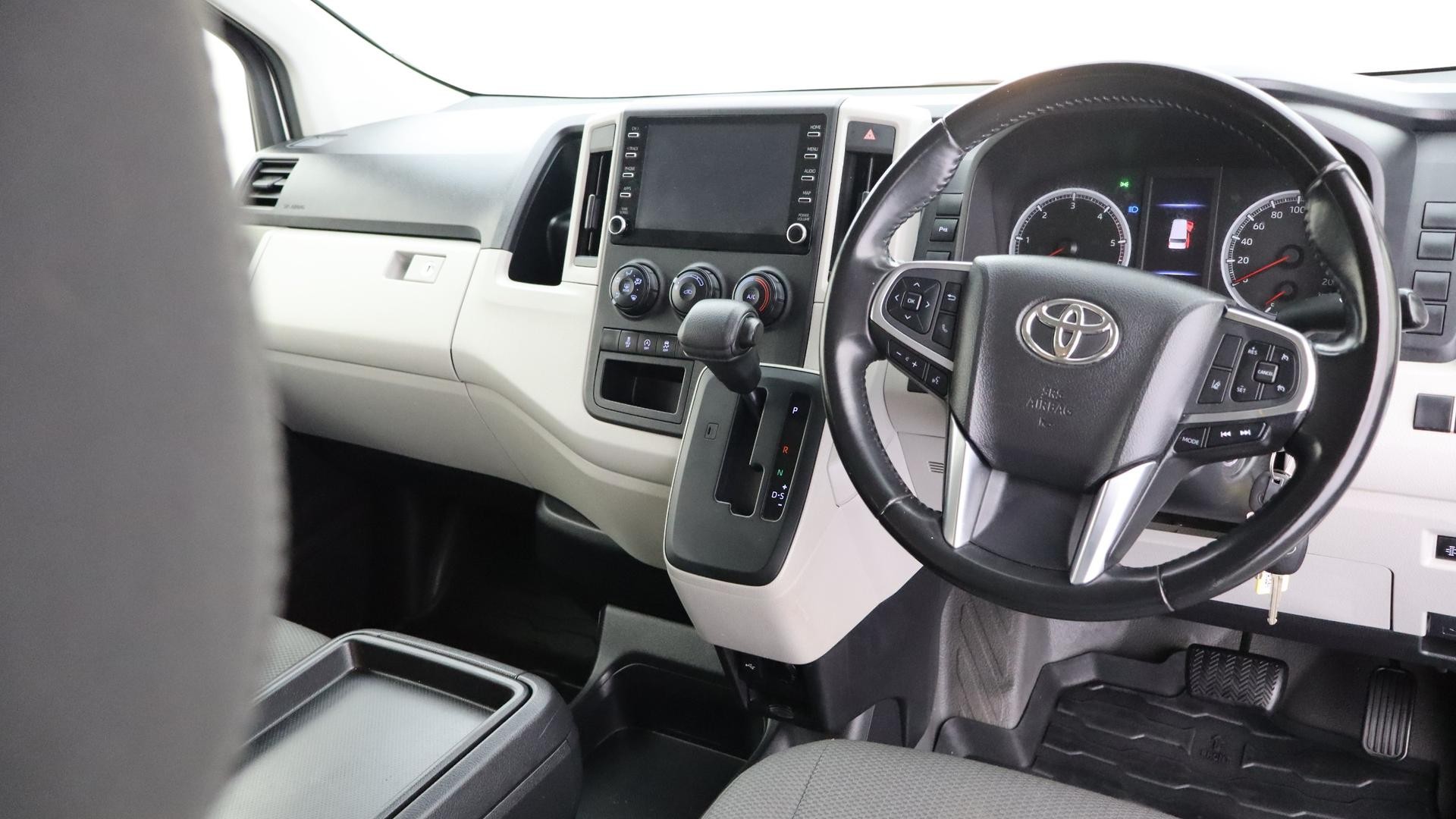 Toyota Hiace image 4