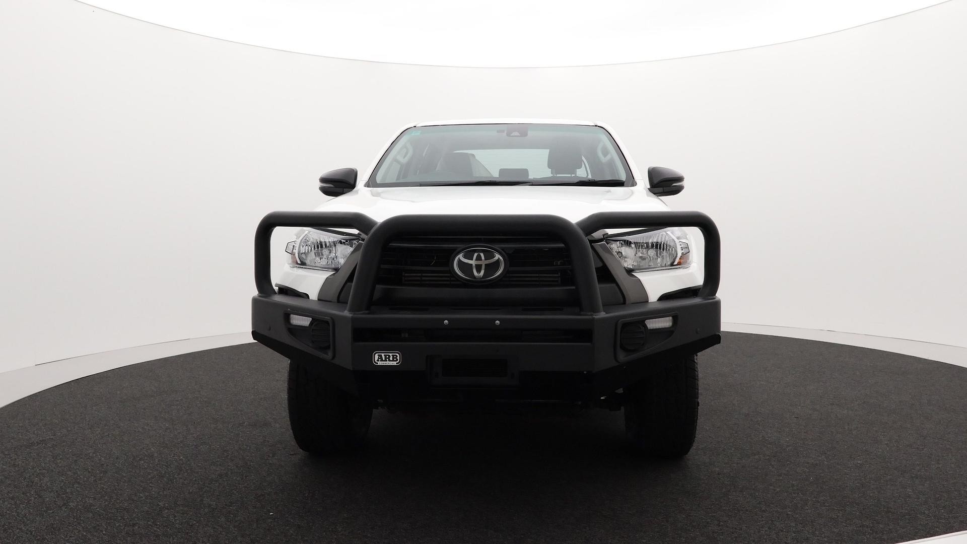 Toyota Hilux image 2