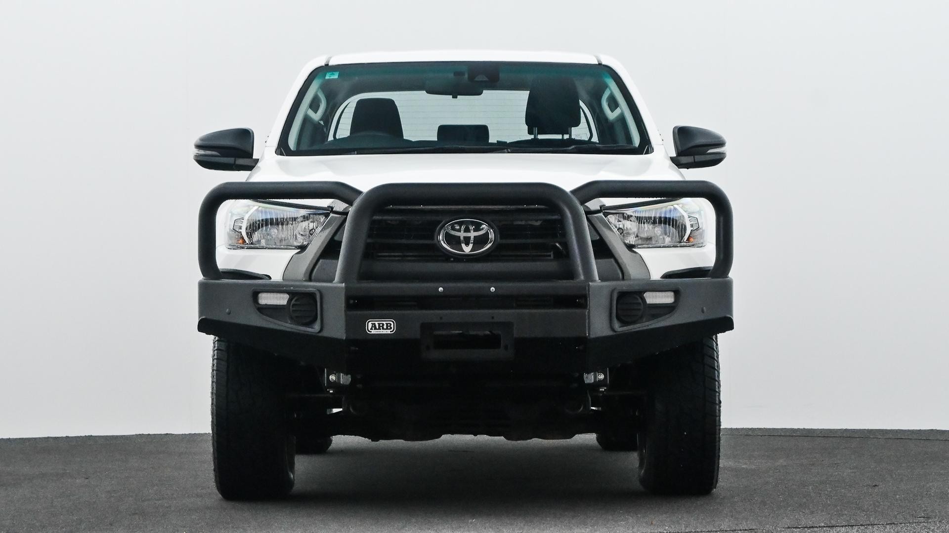 Toyota Hilux image 2
