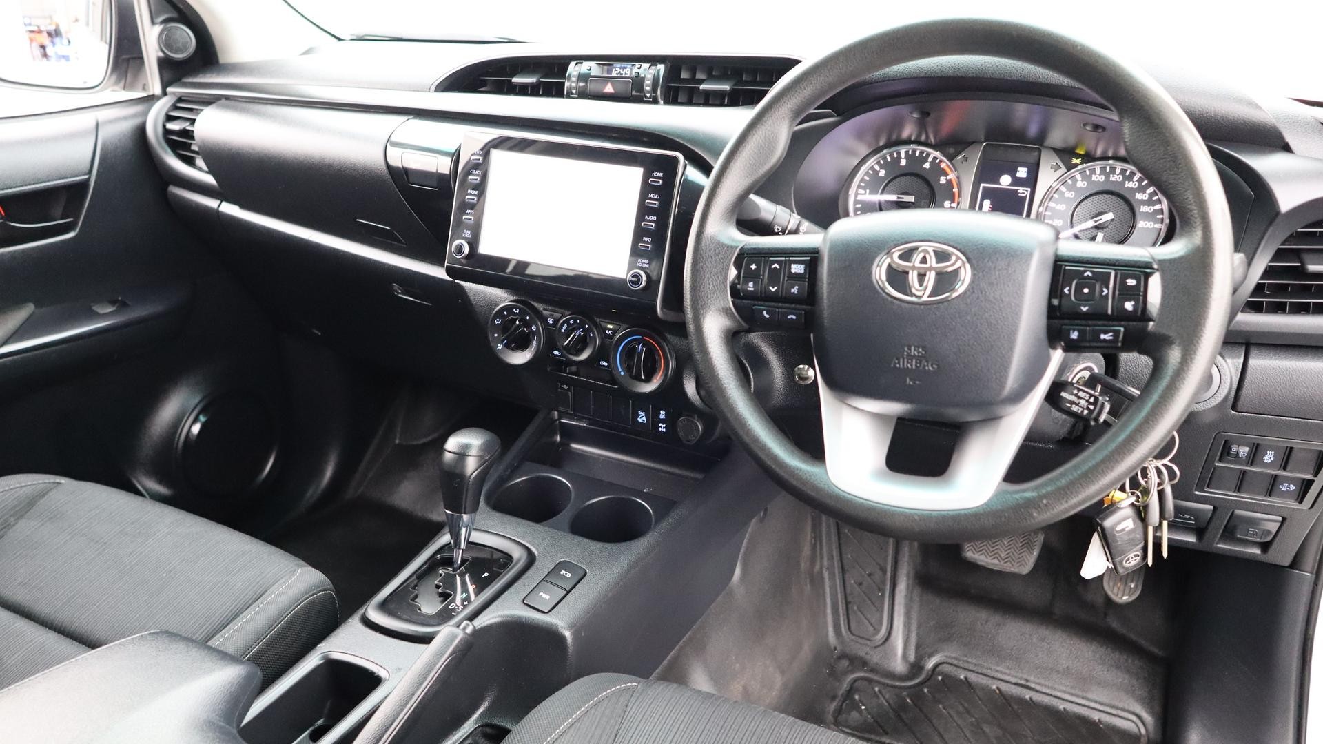 Toyota Hilux image 4