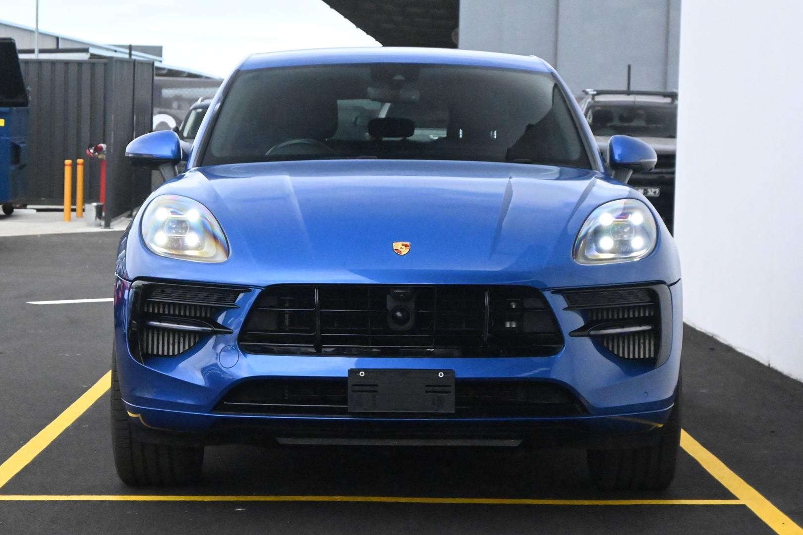 Porsche Macan image 2