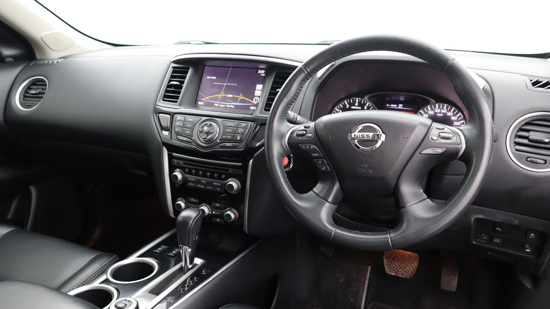 Nissan Pathfinder image 4