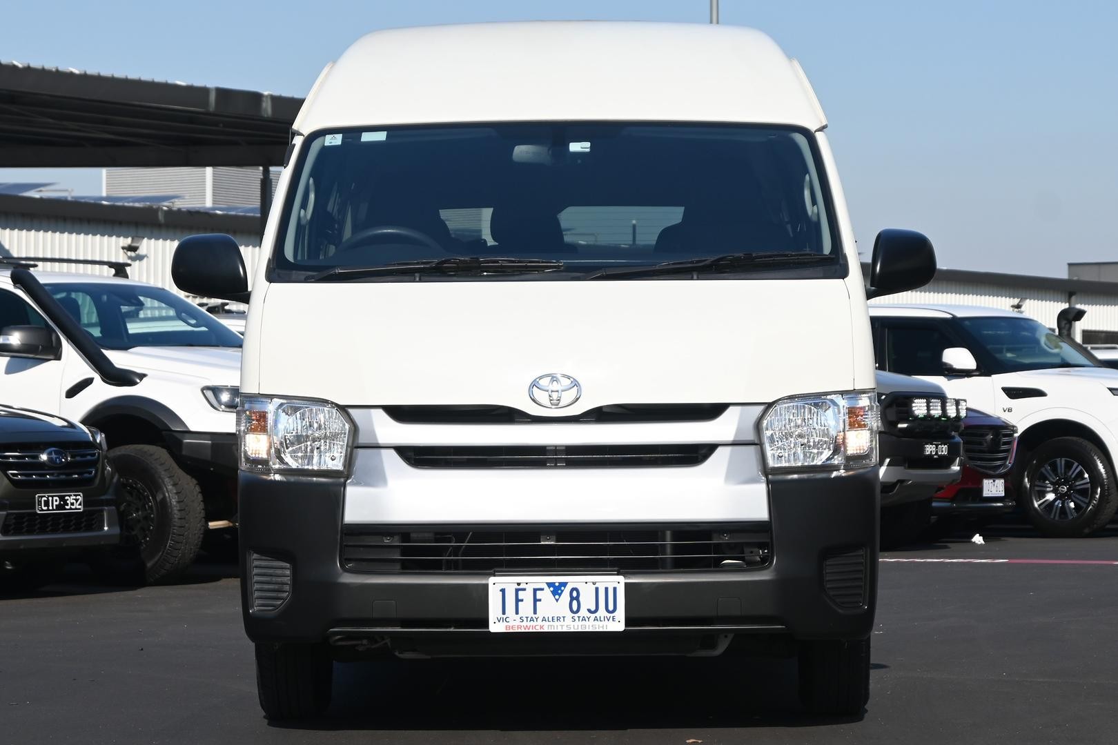 Toyota Hiace image 2