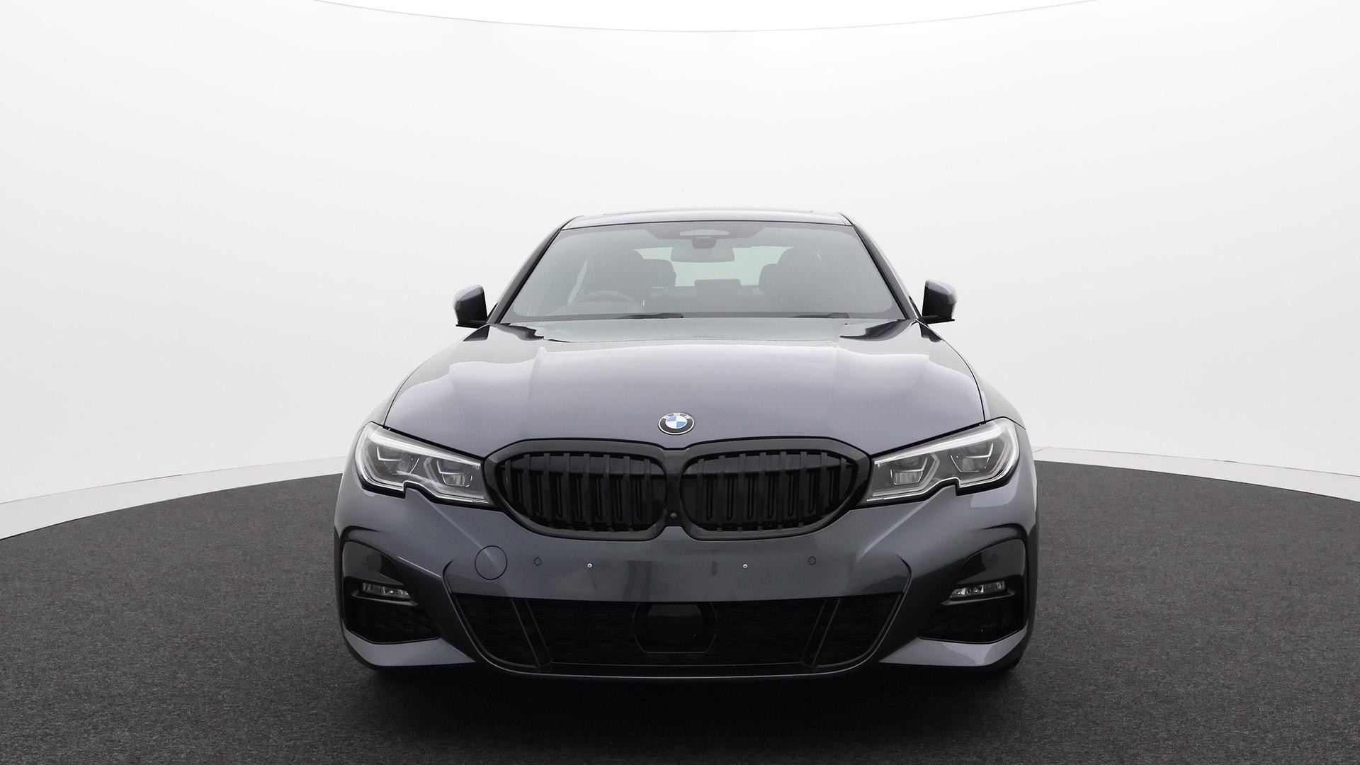 BMW 3 Series image 2